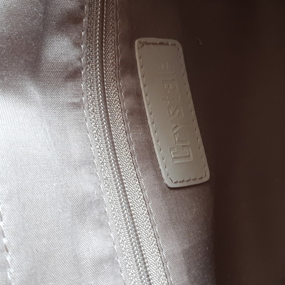 Suede like clutch purse.Detachable wrist strap.  Gold coloured sparkly t… - Picture 8 of 10